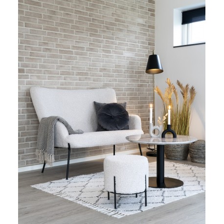 Glasgow Sofa - 2 personers sofa i hvid kunstig lammeskind med sorte ben